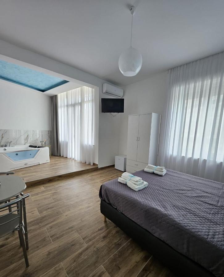 B&B Pietre Preziose Salerno Bagian luar foto
