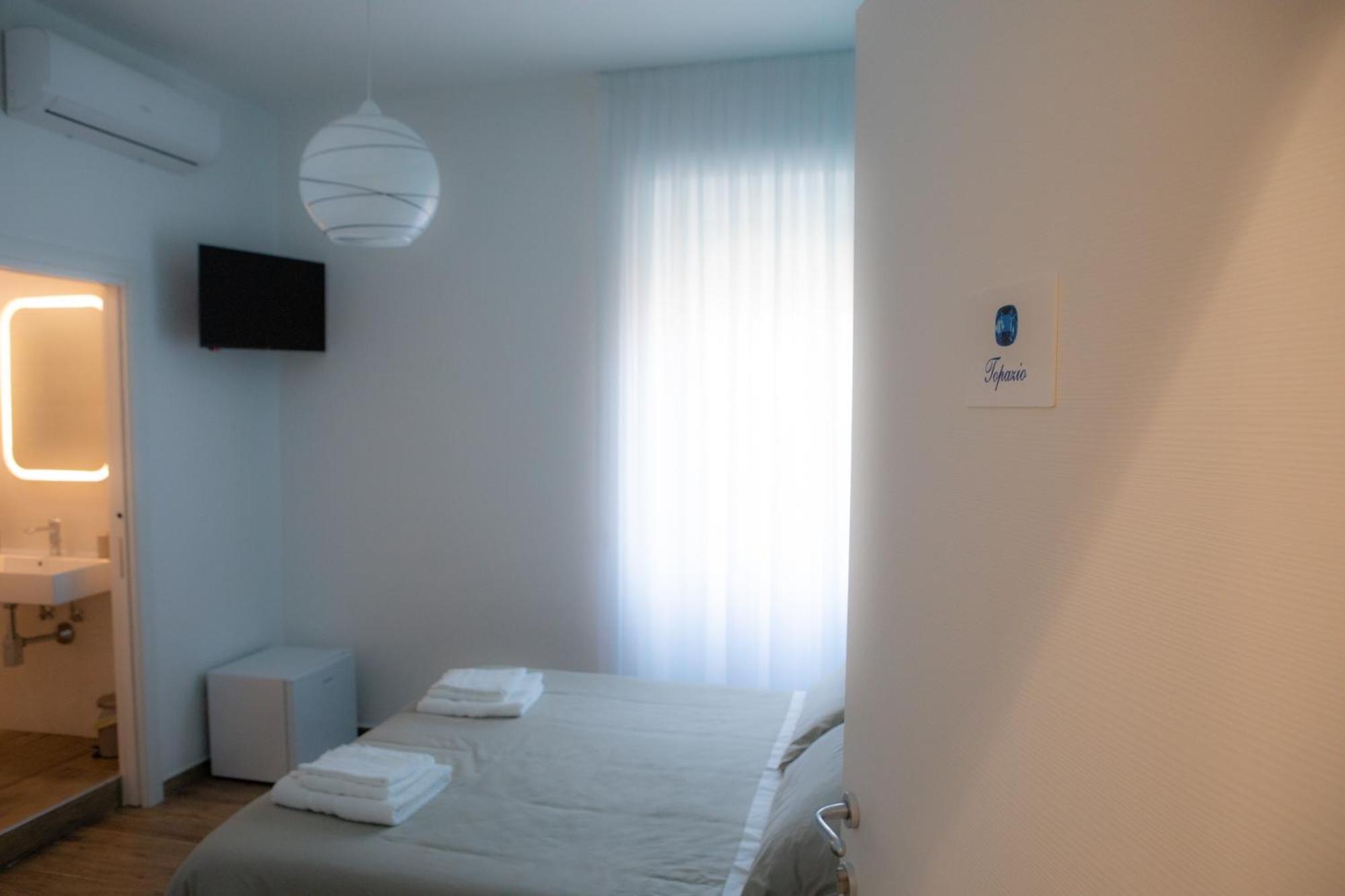 B&B Pietre Preziose Salerno Bagian luar foto