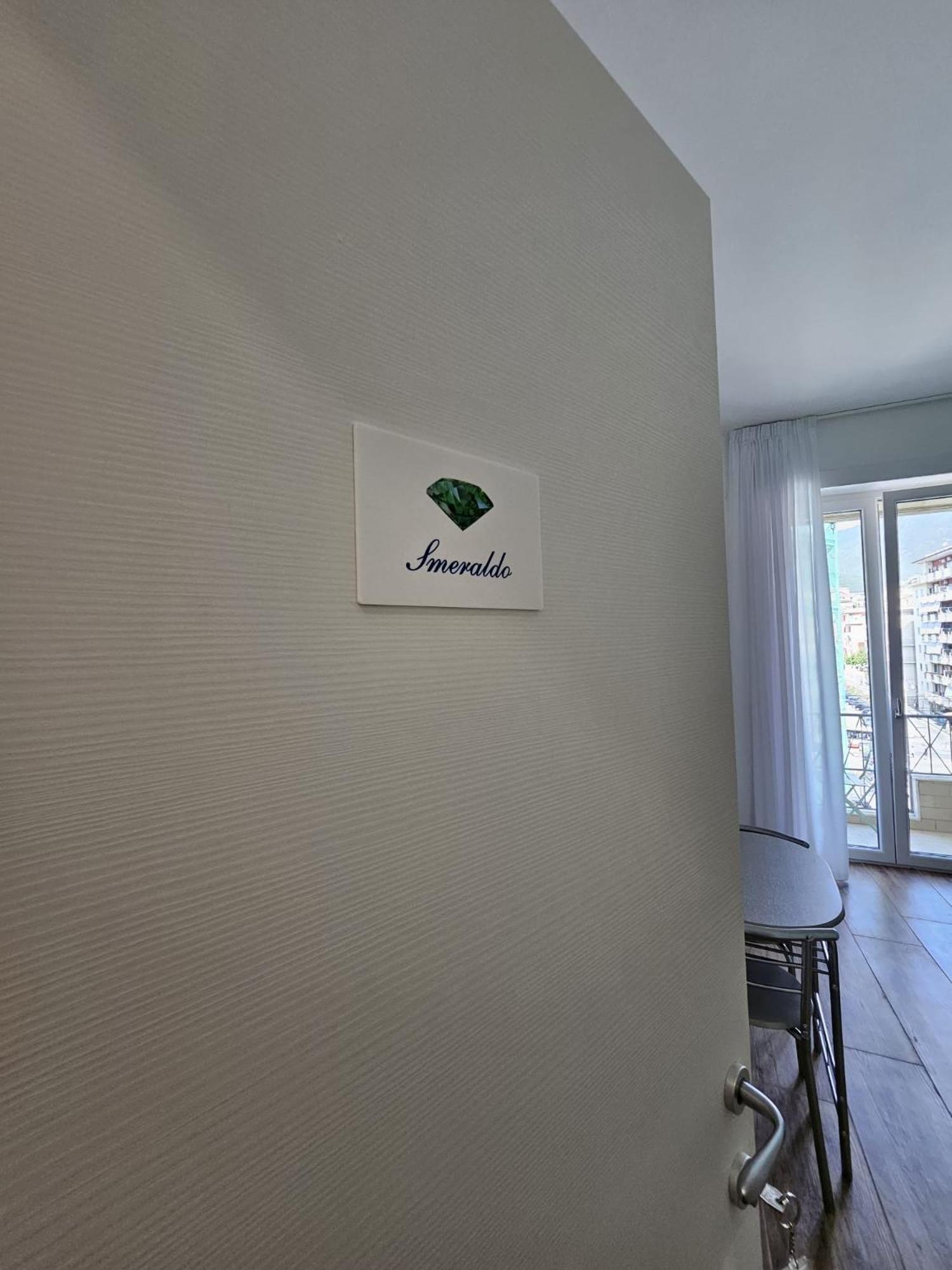B&B Pietre Preziose Salerno Bagian luar foto